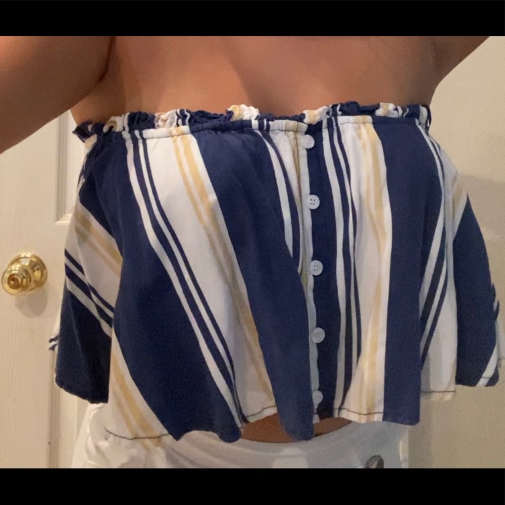 blue crop top w buttons